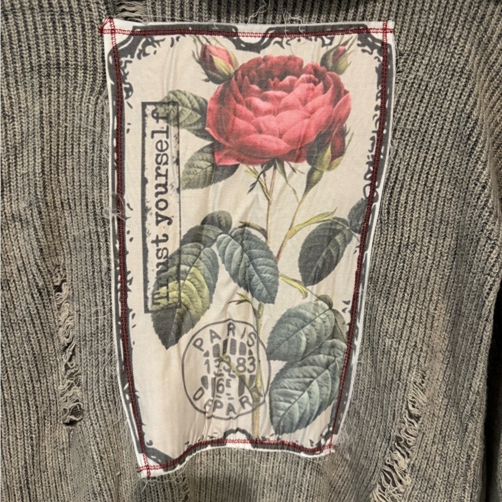 Stylish Distressed Gray Women's Cardigan - Picture 3 of 5